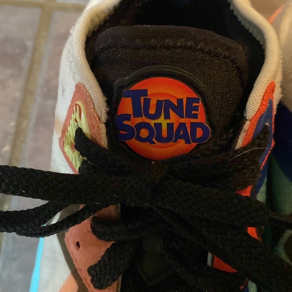Nike LeBron James Tune Squad Shoes - Picture 7 of 9